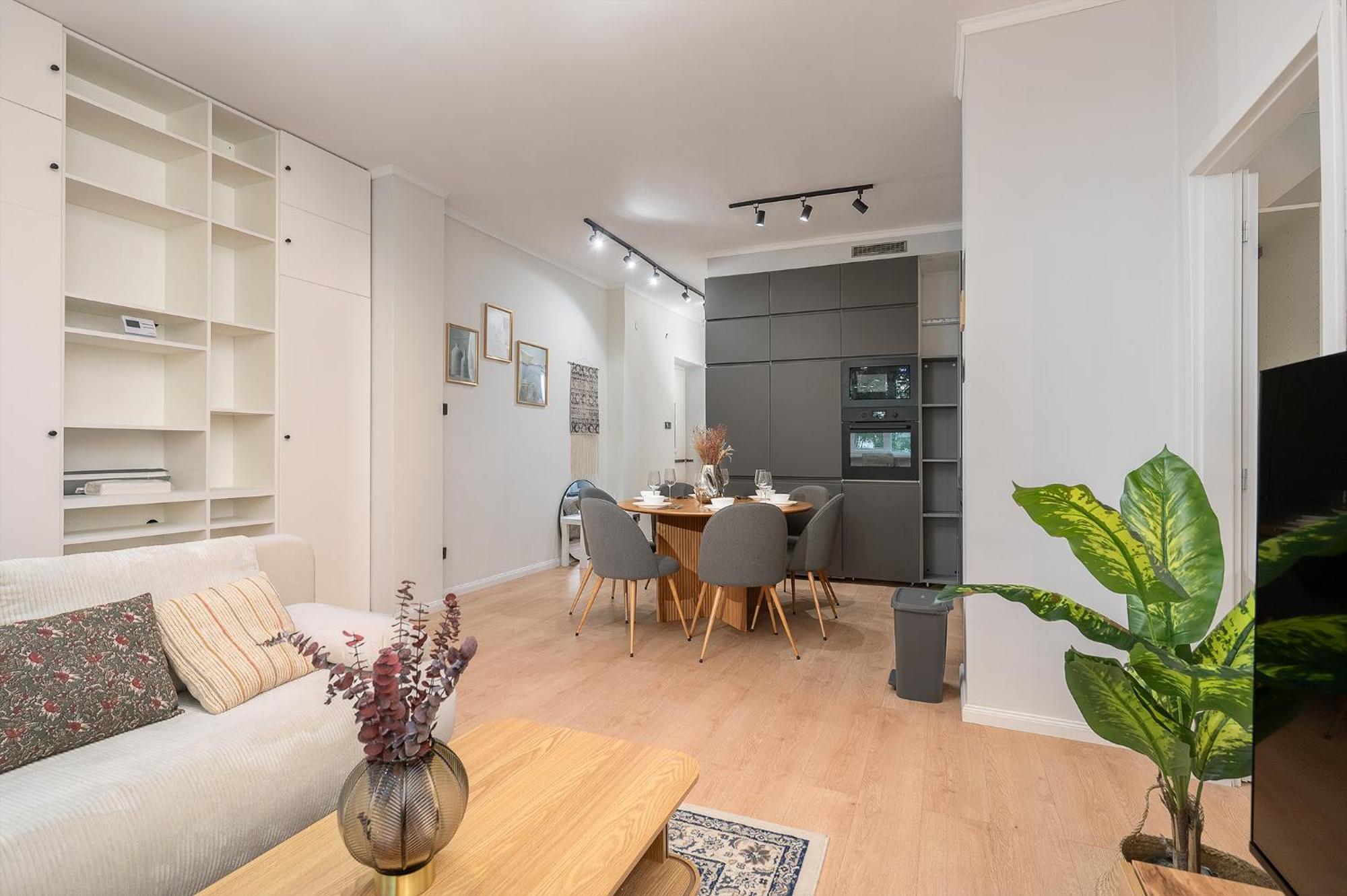 Lovely Quiet Near Heroes Square By Cavaland Apartmán